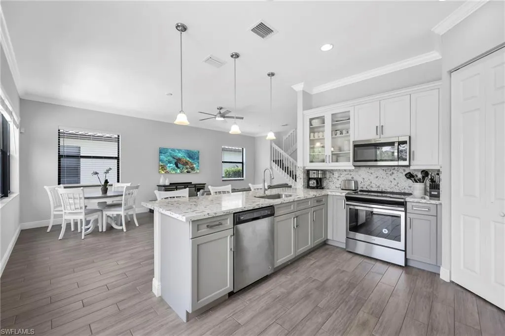 8847 Madrid CIR, Naples, FL 34104,225063405