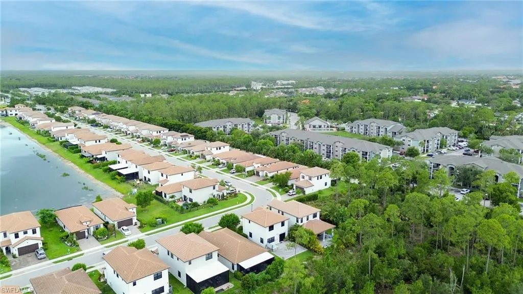8847 Madrid CIR, Naples, FL 34104,225063405