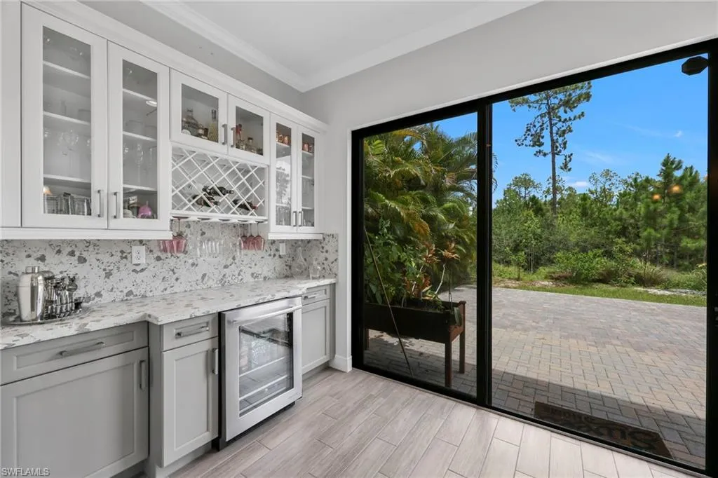 8847 Madrid CIR, Naples, FL 34104,225063405