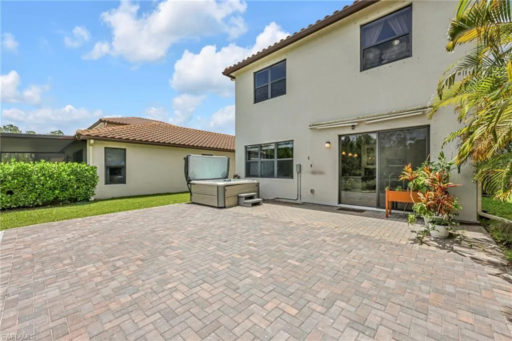 8847 Madrid CIR, Naples, FL 34104,225063405