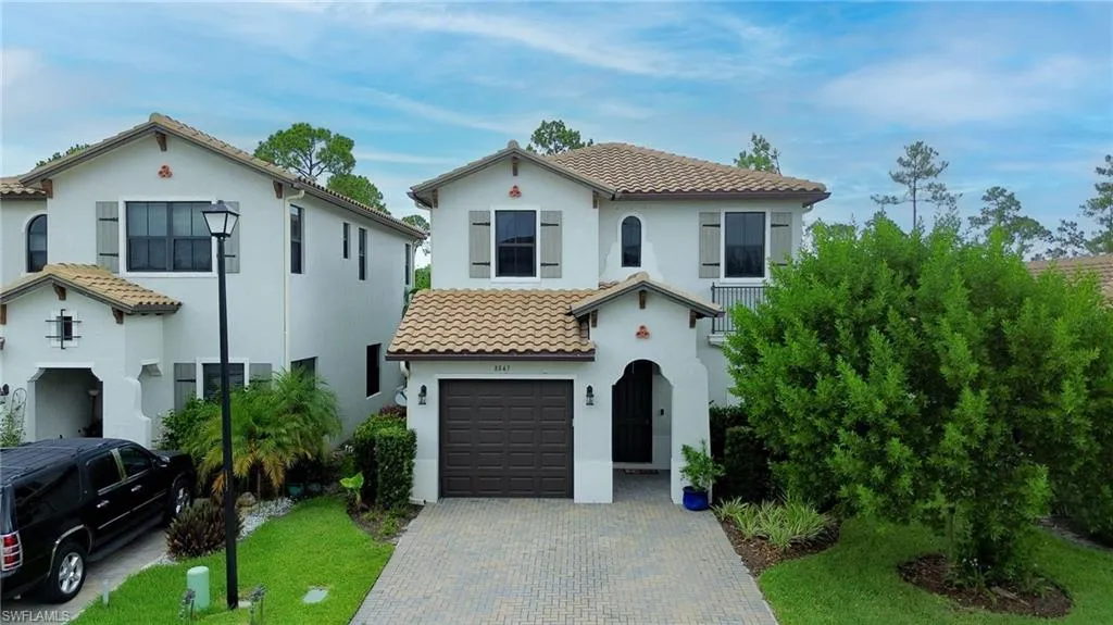 8847 Madrid CIR, Naples, FL 34104,225063405