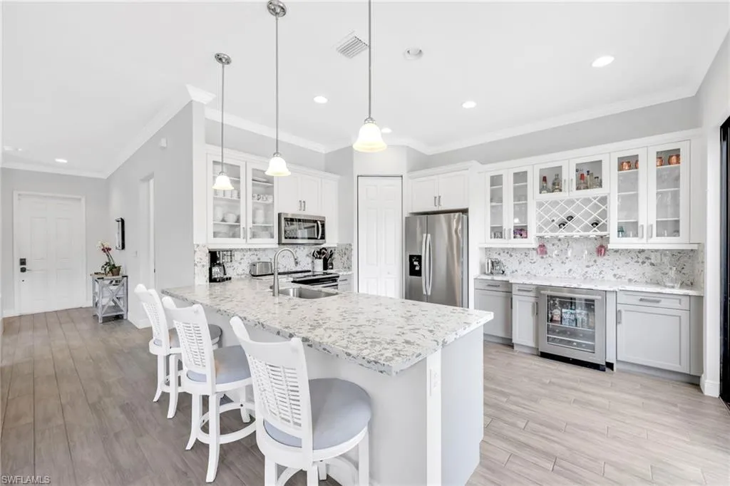 8847 Madrid CIR, Naples, FL 34104,225063405