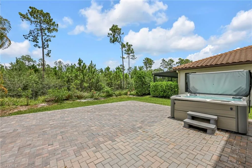 8847 Madrid CIR, Naples, FL 34104,225063405