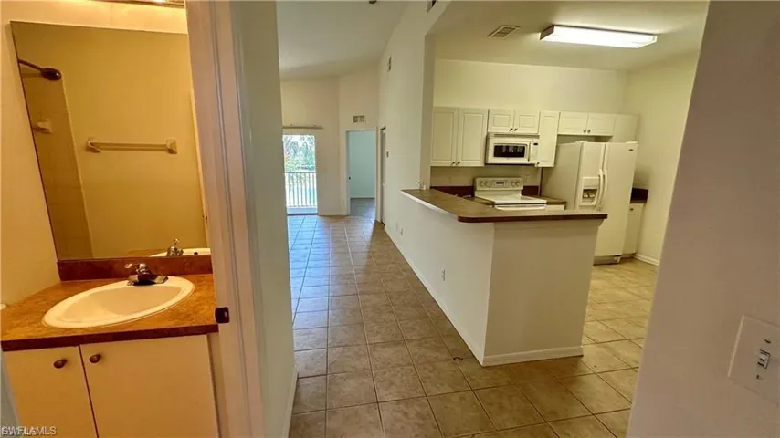 4299 Bellasol Cir 2621, Fort Myers, Florida 33916