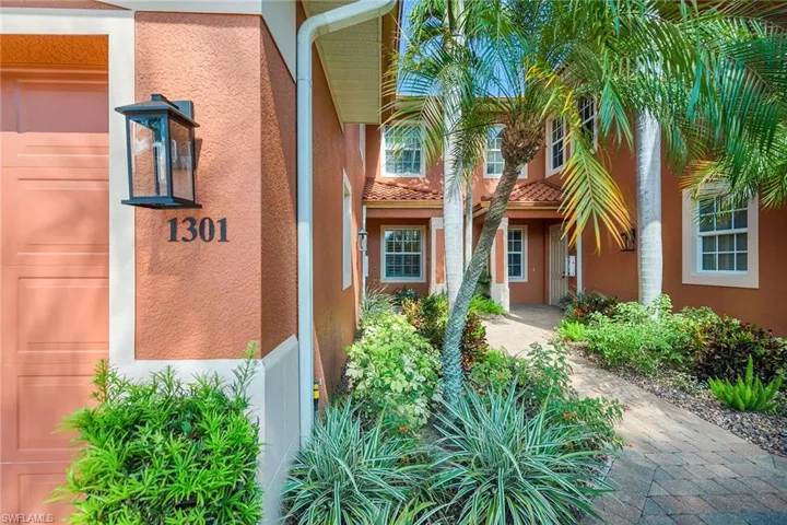 6433  Legacy  CIR, Naples, FL 34113