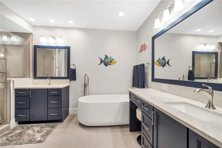 6433  Legacy  CIR, Naples, FL 34113