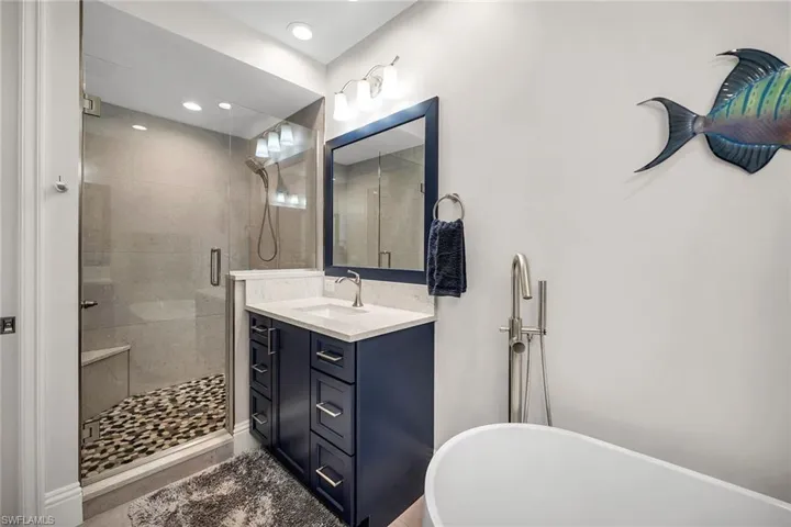 6433  Legacy  CIR, Naples, FL 34113
