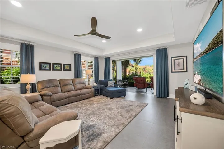 6433  Legacy  CIR, Naples, FL 34113