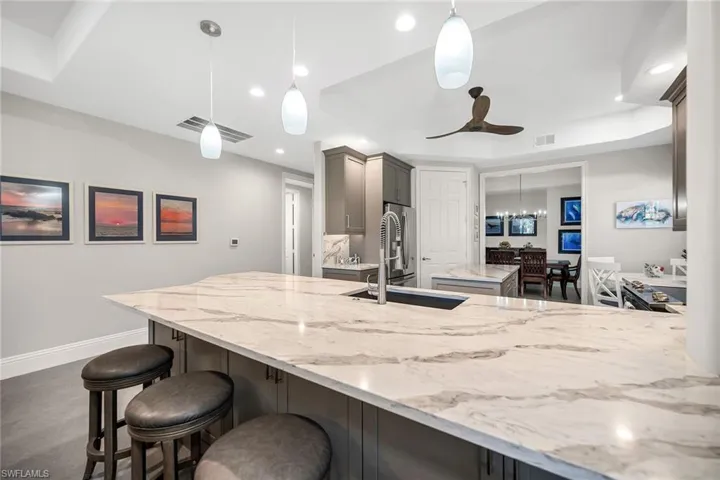 6433  Legacy  CIR, Naples, FL 34113