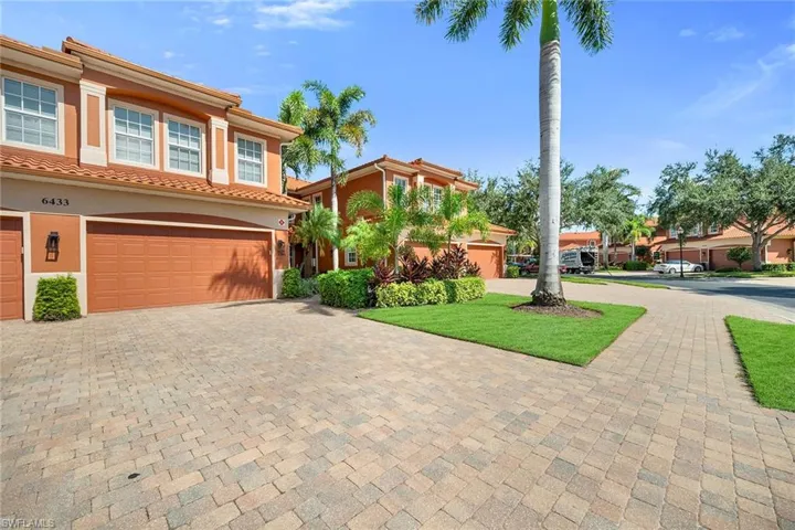 6433  Legacy  CIR, Naples, FL 34113