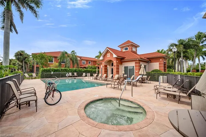 6433  Legacy  CIR, Naples, FL 34113