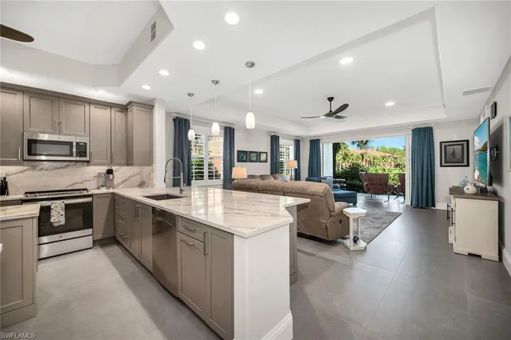 6433  Legacy  CIR, Naples, FL 34113