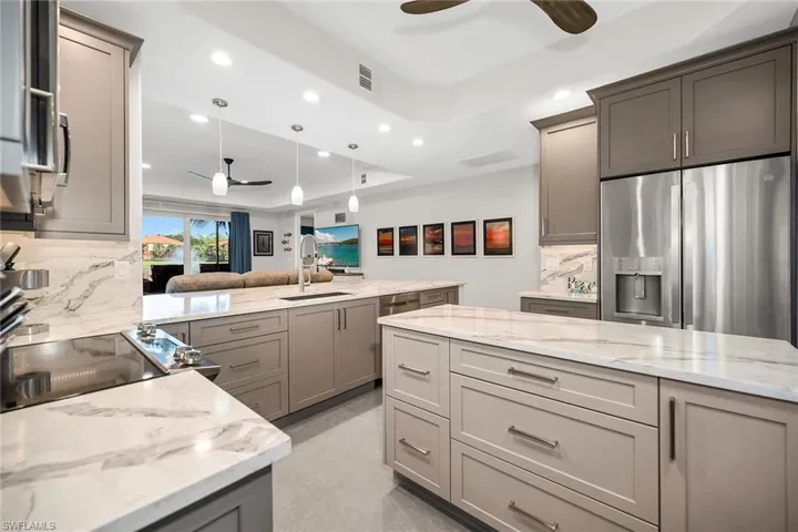 6433  Legacy  CIR, Naples, FL 34113