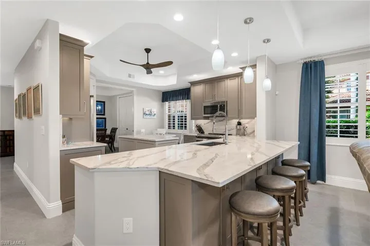 6433  Legacy  CIR, Naples, FL 34113