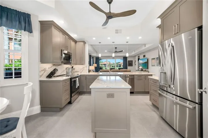 6433  Legacy  CIR, Naples, FL 34113