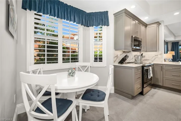 6433  Legacy  CIR, Naples, FL 34113