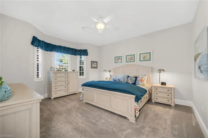 6433  Legacy  CIR, Naples, FL 34113