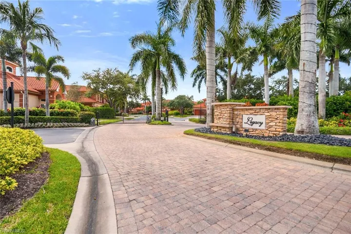 6433  Legacy  CIR, Naples, FL 34113