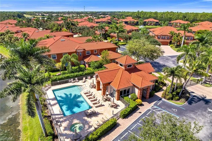 6433  Legacy  CIR, Naples, FL 34113
