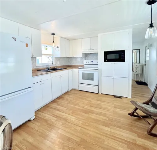 137  Overland  TRL, North Fort Myers, FL 33917