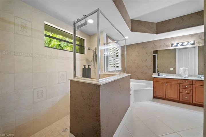 955  Tivoli  CT, Naples, FL 34104