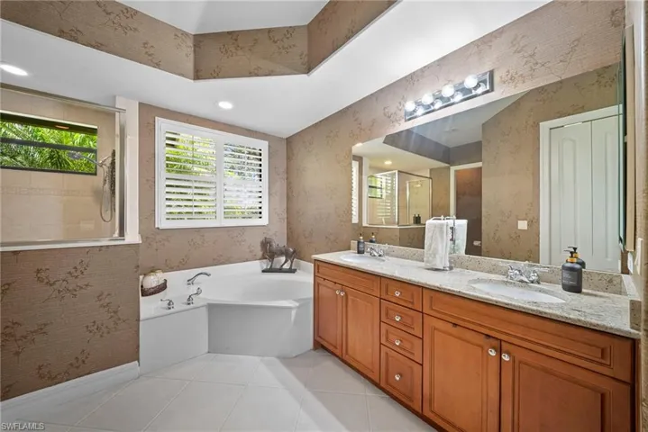955  Tivoli  CT, Naples, FL 34104