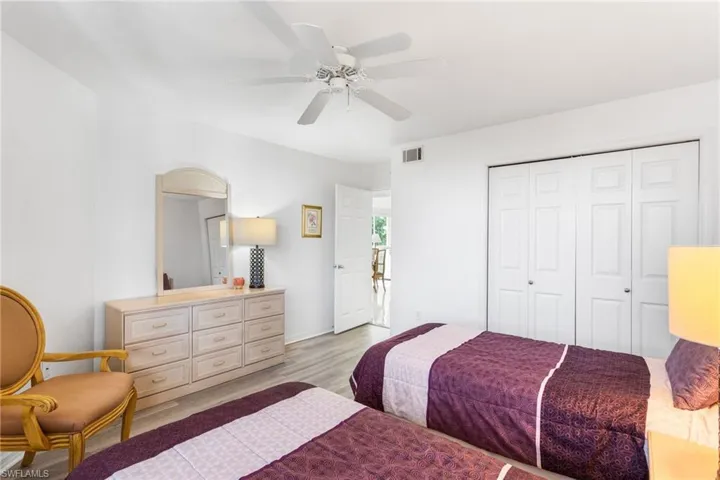 Guest room easily fits two twins or a king. As an end unit, the window offers a pleasant view this high up, and virtually no traffic walking by.