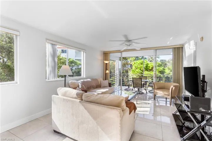The large living area has room for multiple large pieces and still have plenty of wall and traffic space.