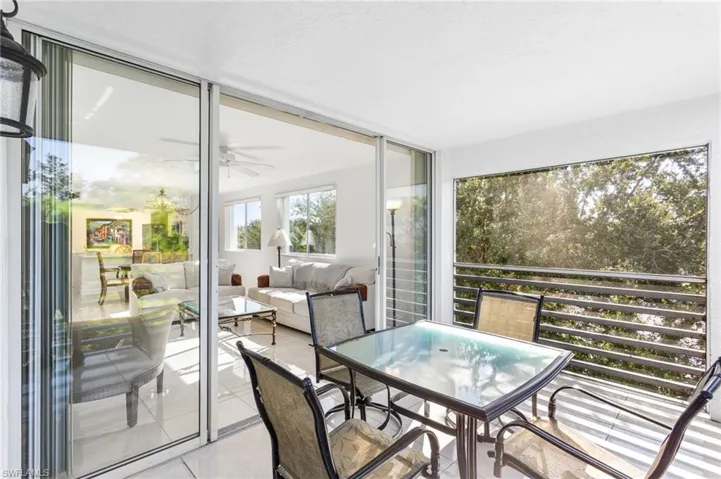 The spacious lanai offers plenty of room for dining and lounging and soaking up the sounds of nature--5 stories up!