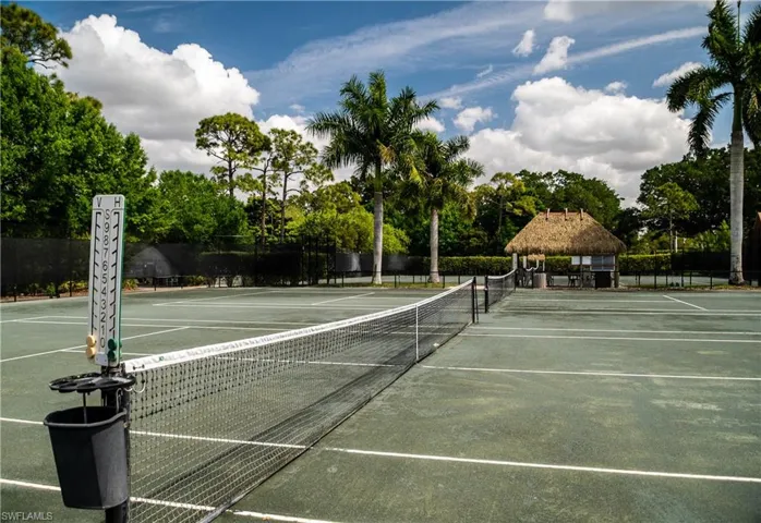 Bay Forest's amenities include HarTru tennis courts ...