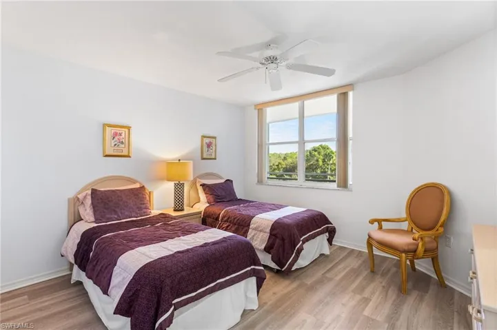 Guest room easily fits two twins or a king. As an end unit, the window offers a pleasant view this high up, and virtually no traffic walking by.