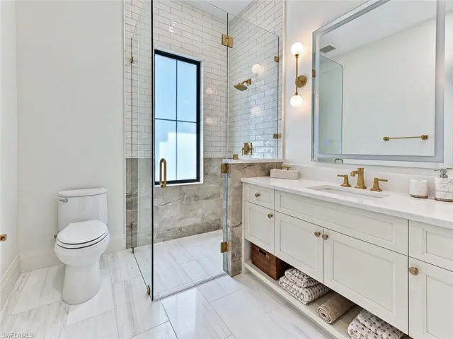 9100 Vanderbilt Dr, Naples, Florida 34108