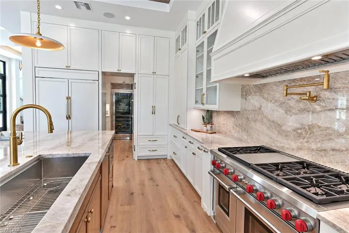 9100 Vanderbilt Dr, Naples, Florida 34108