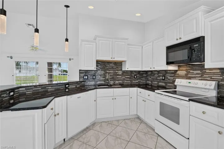 827 Sw 29th Ter, Cape Coral, Florida 33914