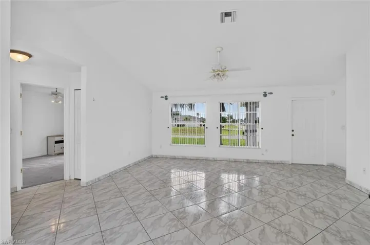 827 Sw 29th Ter, Cape Coral, Florida 33914