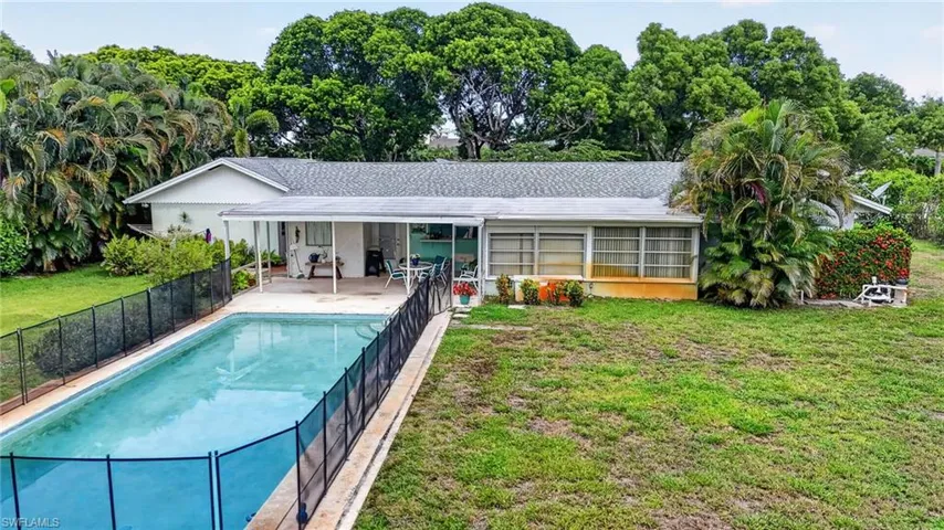 1608 Crayton Rd, Naples, Florida 34102