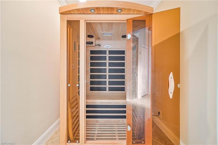 Infrared Sauna - Dry Sauna