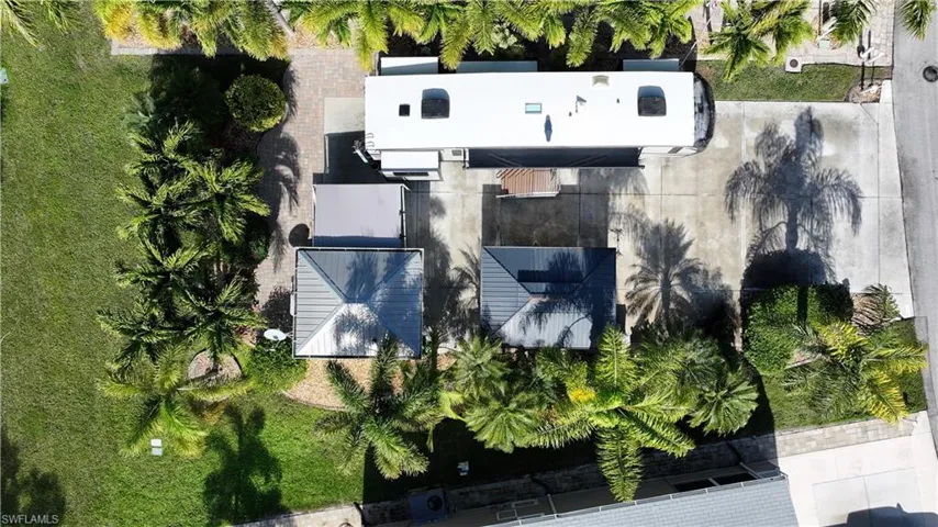Aerial view of property and surrounding area