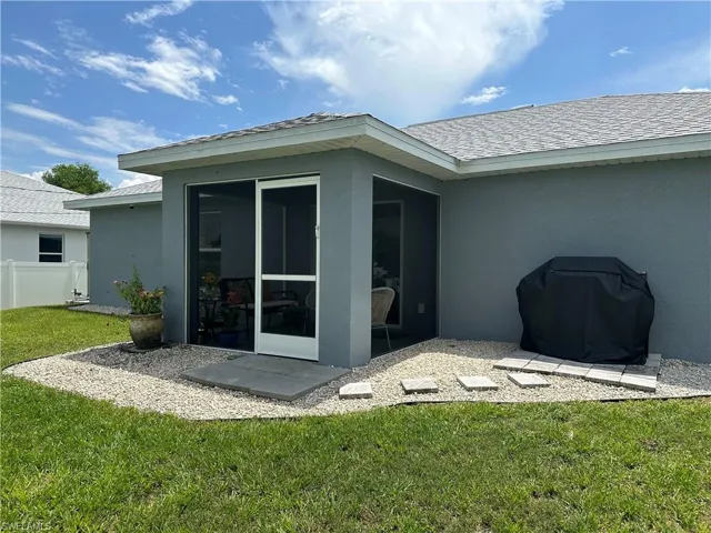 Back of house featuring a yard