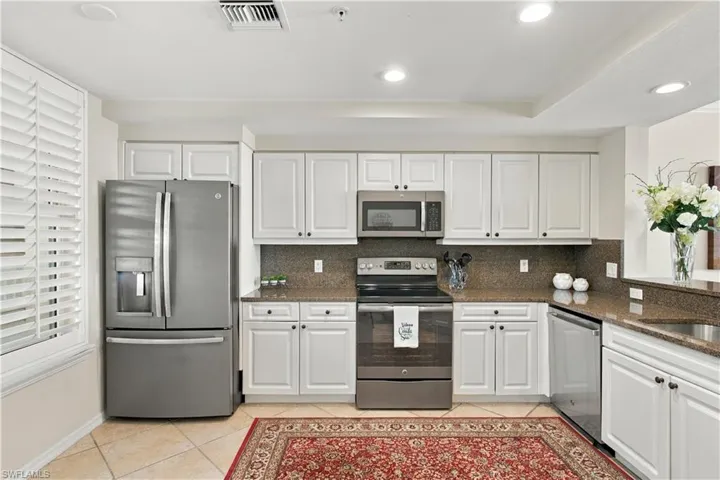 Spacious kitchen