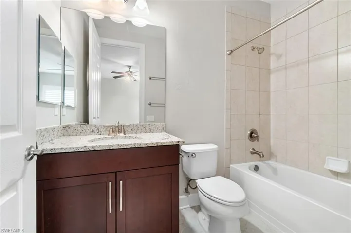 Upstairs 2nd master En-suite full bathroom