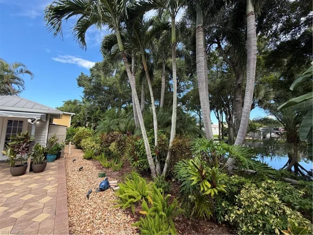 5651 Maplewood Ct, Fort Myers, Florida 33905