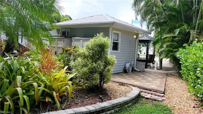 5651 Maplewood Ct, Fort Myers, Florida 33905