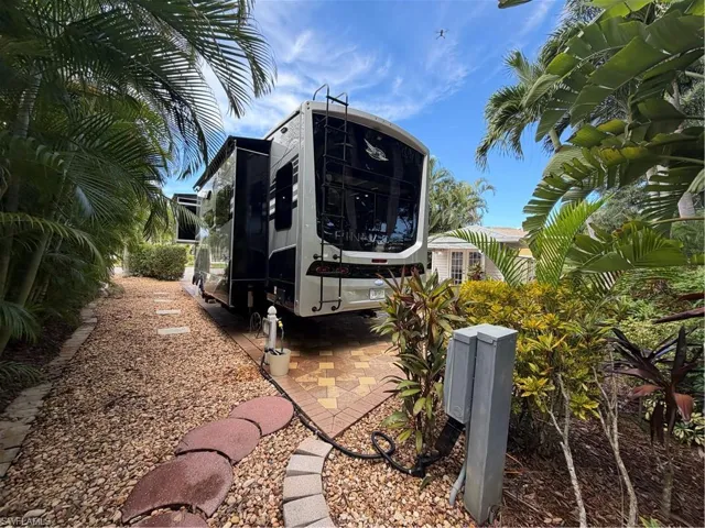 5651 Maplewood Ct, Fort Myers, Florida 33905