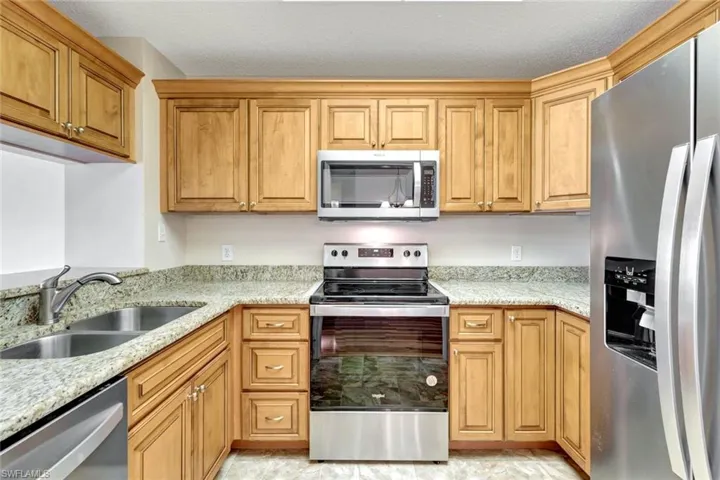 900  Arbor Lake  DR, Naples, FL 34110