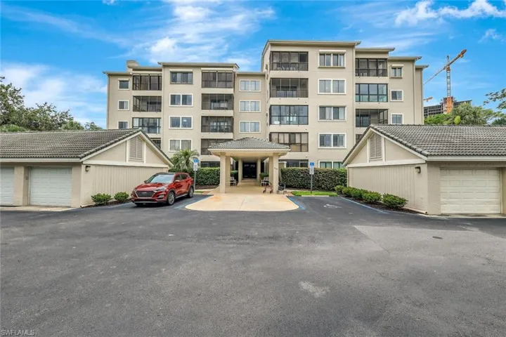 900  Arbor Lake  DR, Naples, FL 34110