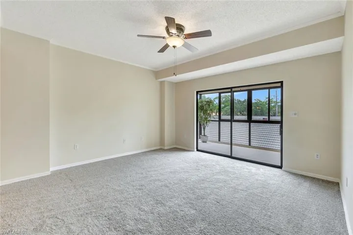 900  Arbor Lake  DR, Naples, FL 34110