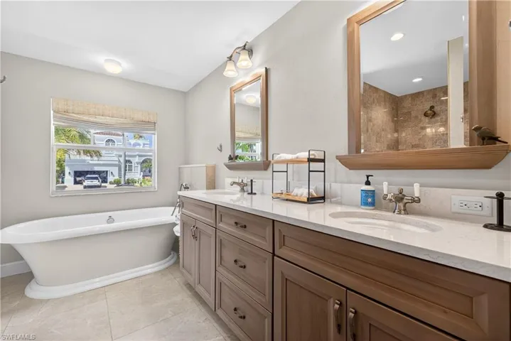 240 Channel Dr, Naples, Florida 34108