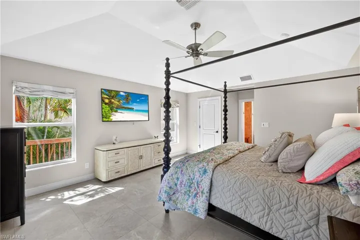 240 Channel Dr, Naples, Florida 34108