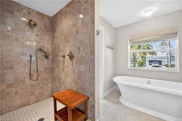 240 Channel Dr, Naples, Florida 34108
